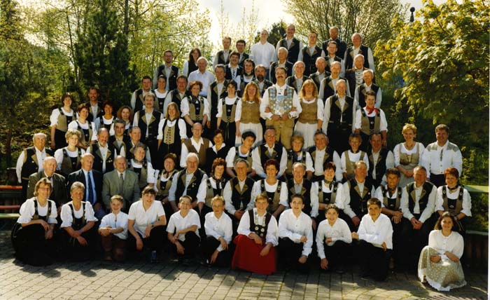 Gruppenbild vom Schützenverein im Jubiläumsjahr 2003 Gruppenbild vom Schützenverein im Jubiläumsjahr 2003